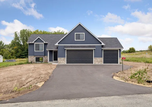 1st image of 471 Coyote Wy, New Richmond, WI 54017 | MLS# 7031307