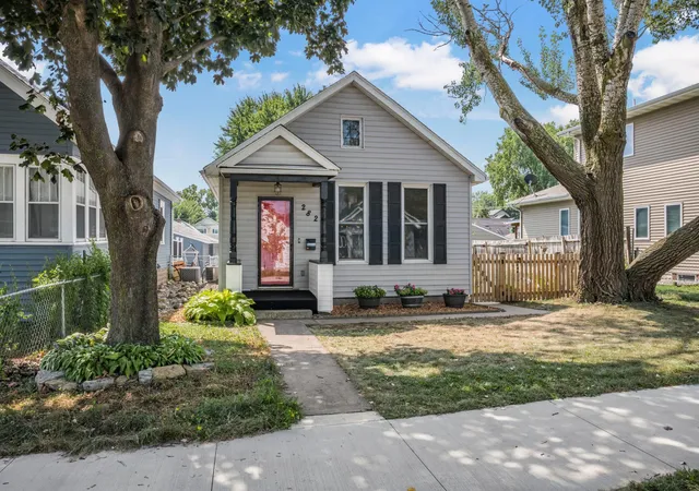 Photo 2 of Single family home for sale at 282 Annapolis St E, Saint Paul, MN 55118 | MLS# 7031739 | Listing updated on 2026-09-18