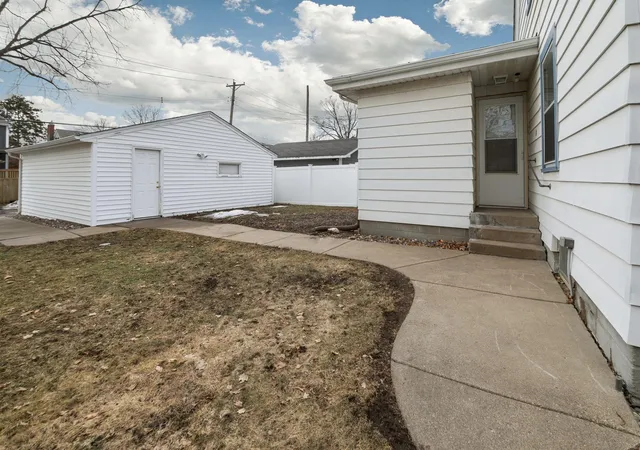 Photo 3 of Single family home for sale at 1368 Hartford Ave, Saint Paul, MN 55116 | MLS# 7031809 | Listing updated on 2026-08-27