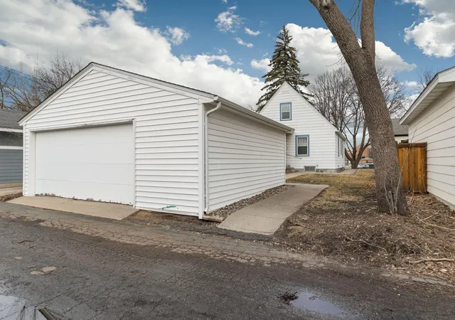 Photo 3 of Single family home for sale at 1368 Hartford Ave, Saint Paul, MN 55116 | MLS# 7031809 | Listing updated on 2026-08-27