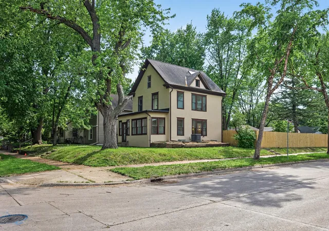 Photo 3 of Sale Pending at 2900 30th Avenue S, Minneapolis, MN 55406 | MLS# 7032008 | Listing updated on 2026-08-27