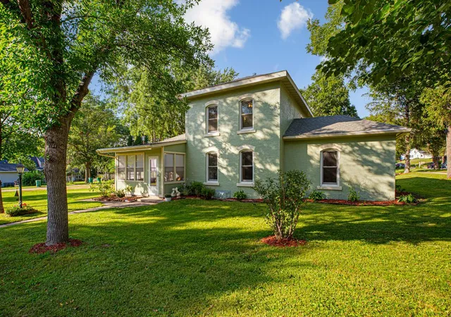 Photo 1 of Single family home for sale at 219 Davis St, Le Sueur, MN 56058 | MLS# 7032153 | Listing updated on 2026-09-14