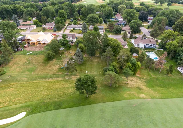 Photo 4 of Sale Pending at 2123 Fairways Ln, Saint Paul, MN 55113 | MLS# 7032564 | Listing updated on 2026-09-05