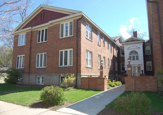 Photo 3 of Sale Pending at 3909 Aldrich Ave S #6, Minneapolis, MN 55409 | MLS# 7032574 | Listing updated on 2026-09-28