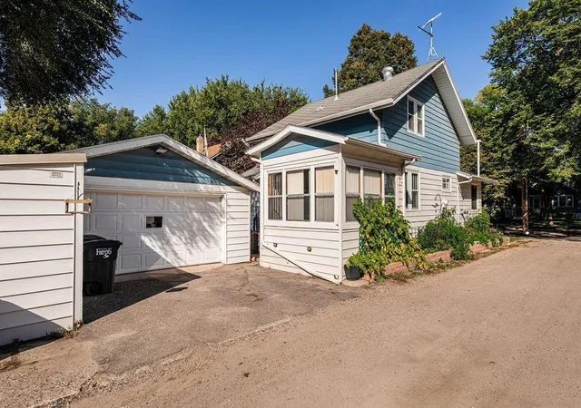 Photo 3 of Sale Pending at 1364 12th Avenue S, Fargo, ND 58103 | MLS# 7033124 | Listing updated on 2026-08-27