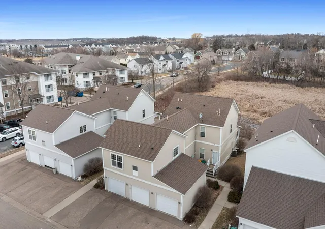 3rd image of 2923 Hemingway Dr, Chaska, MN 55318 | MLS# 7033461