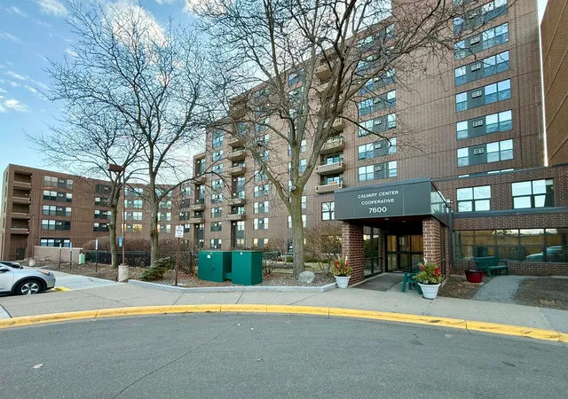 28th image of 7600 Golden Valley Rd #305, Minneapolis, MN 55427 | MLS# 7033568
