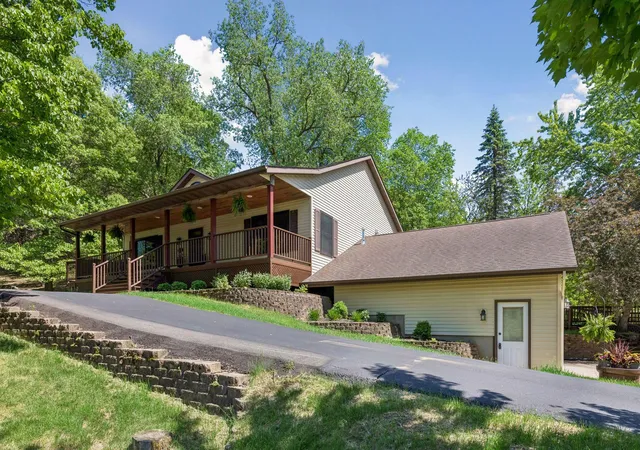 2nd image of 2271 Twin Bluff Rd, Red Wing, MN 55066 | MLS# 7033623
