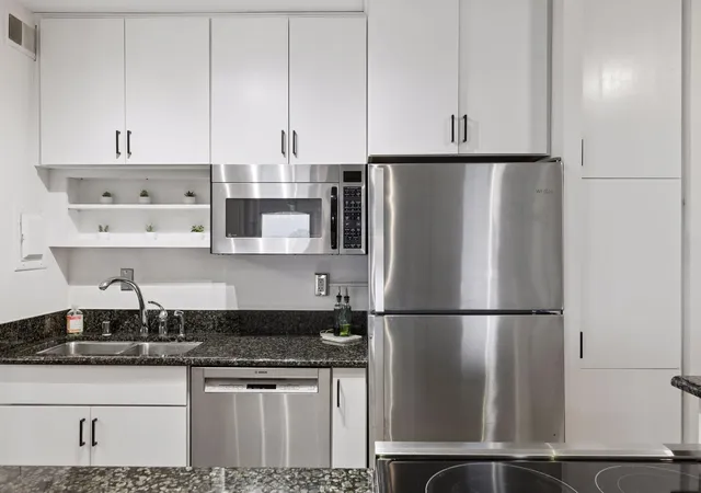 Photo 3 of Condo for sale at 400 Groveland Ave #914, Minneapolis, MN 55403 | MLS# 7033680 | Listing updated on 2026-10-08