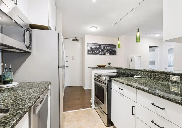 Photo 4 of Condo for sale at 400 Groveland Ave #914, Minneapolis, MN 55403 | MLS# 7033680 | Listing updated on 2026-10-08