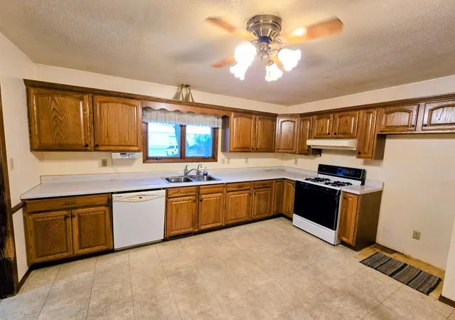 Photo 4 of Sale Pending at 302 8th Avenue NW, Pipestone, MN 56164 | MLS# 7033823 | Listing updated on 2026-09-20