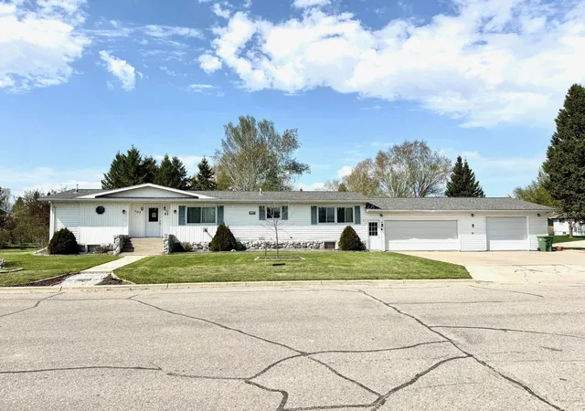 Homes for sale in Roseau, MN | 103 8th St Sw, Roseau, MN 56751 | MLS# 7034071