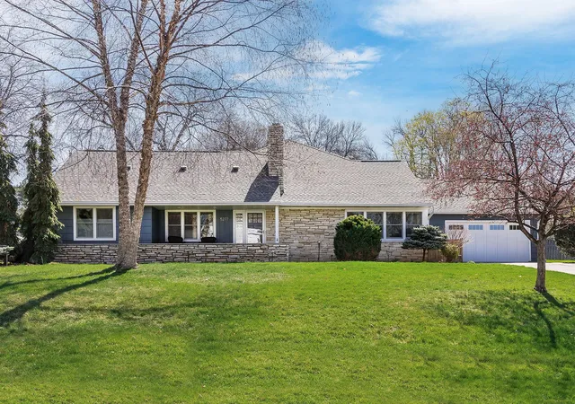 2nd image of 5277 Lochloy Dr, Minneapolis, MN 55436 | MLS# 7034157