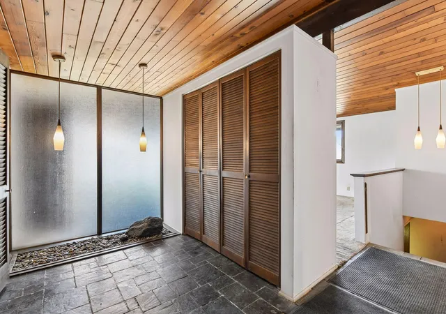 3rd image of 1620 Independence Ave S, Minneapolis, MN 55426 | MLS# 7034175