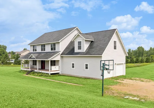 Homes for sale in New Richmond, WI | 826 165th Ave, New Richmond, WI 54017 | MLS# 7034332