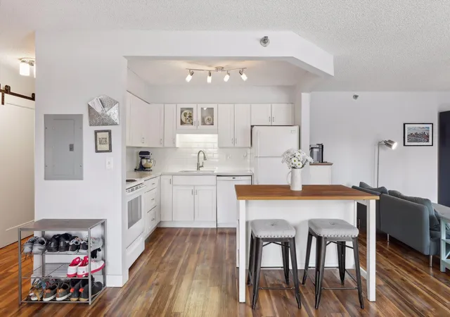 Photo 2 of Condo for sale at 78 10th Street E #402, Saint Paul, MN 55101 | MLS# 7034379 | Listing updated on 2026-10-06