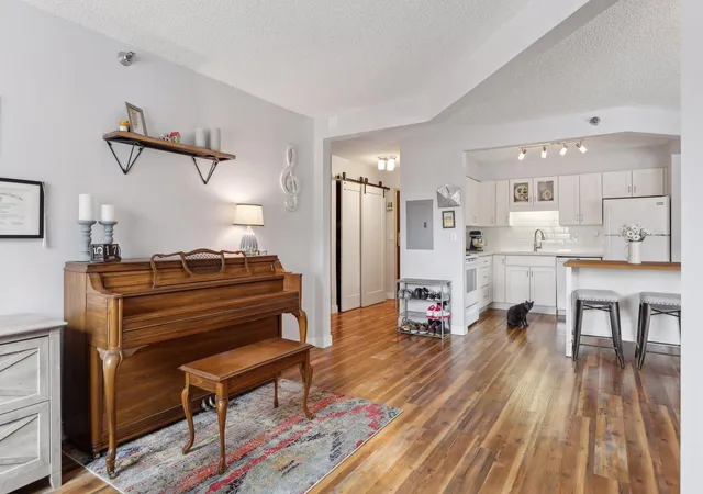 Photo 3 of Condo for sale at 78 10th Street E #402, Saint Paul, MN 55101 | MLS# 7034379 | Listing updated on 2026-10-06