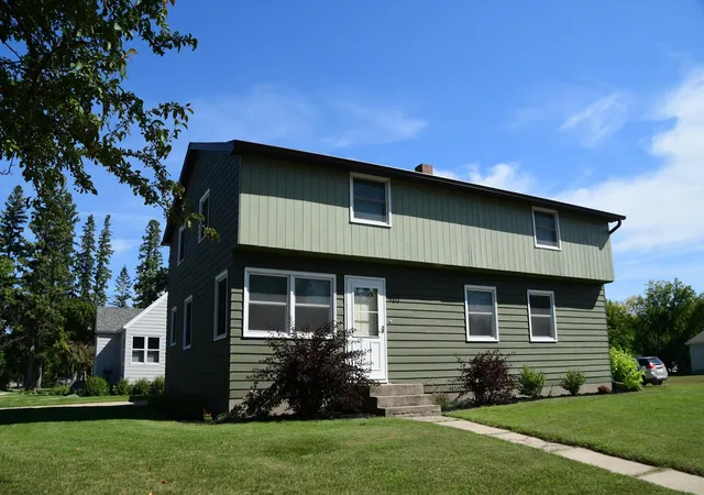 Homes for sale in Roseau, MN | 401 Center St E, Roseau, MN 56751 | MLS# 7034447