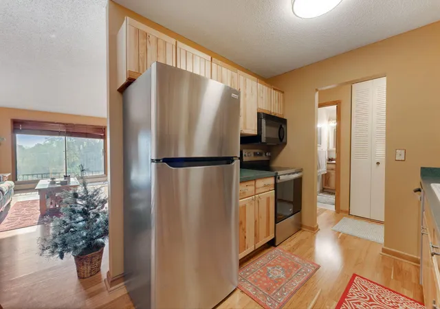 Homes for sale in Plymouth, MN | 1304 W Medicine Lake Dr #323, Plymouth, MN 55441 | MLS# 7035152