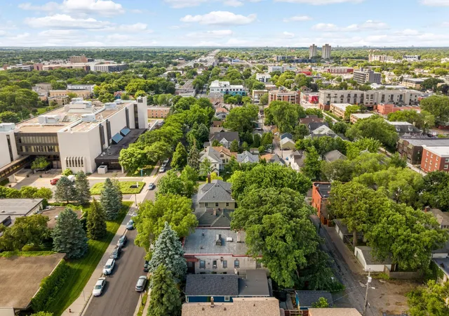 4th image of 2440 Stevens Ave, Minneapolis, MN 55404