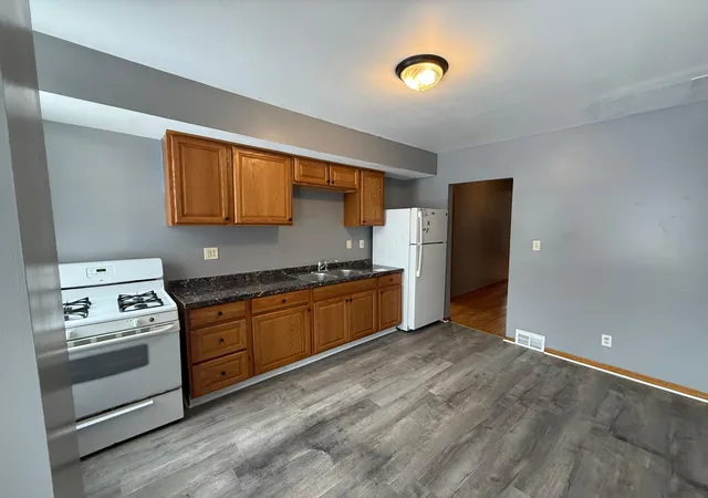 3rd image of 666 Sims Ave, Saint Paul, MN 55106 | MLS# 7035480