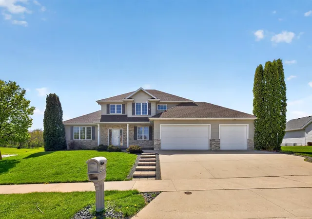 Photo 1 of Single family home for sale at 4823 Scenic Oak Dr Sw, Rochester, MN 55902 | MLS# 7036110 | Listing updated on 2026-07-22