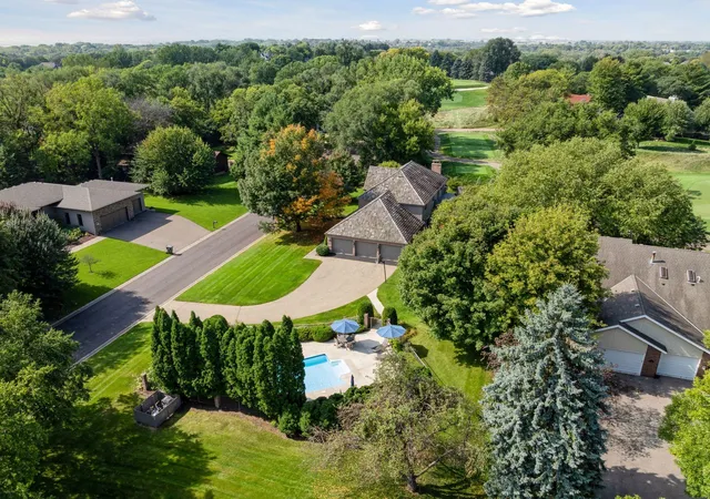 Photo 4 of Sale Pending at 10500 Niblick Ln, Eden Prairie, MN 55347 | MLS# 7036187 | Listing updated on 2026-08-30