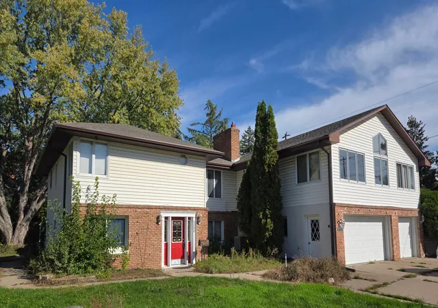 Photo 1 of Single family home for sale at 2100 Wentworth Ave, South Saint Paul, MN 55075 | MLS# 7036253 | Listing updated on 2026-10-12