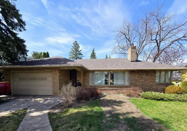 Photo 2 of Single family home for sale at 910 3rd Avenue Sw, Pipestone, MN 56164 | MLS# 7036281 | Listing updated on 2026-09-21