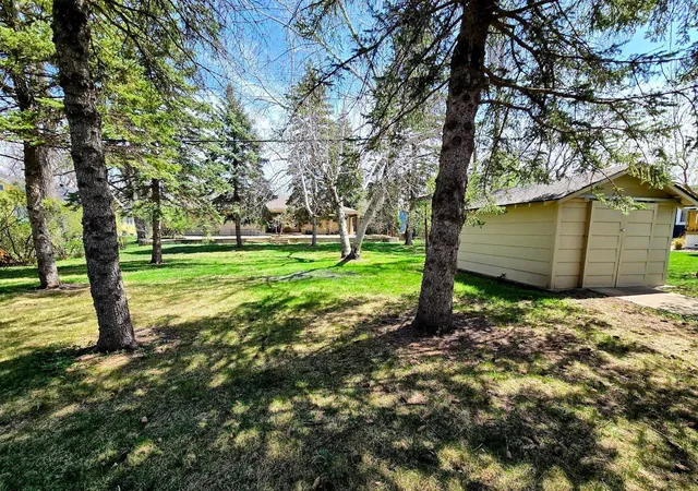 Homes for sale in Pipestone, MN | 910 3rd Ave Sw, Pipestone, MN 56164 | MLS# 7036281