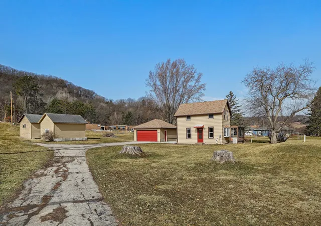 2nd image of 1240 Browns Ln, Dakota, MN 55925 | MLS# 7036345