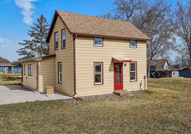 3rd image of 1240 Browns Ln, Dakota, MN 55925 | MLS# 7036345