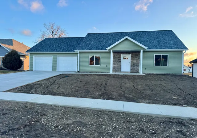 Photo 3 of Sale Pending at 2164 Marvs Ln Ne, Stewartville, MN 55976 | MLS# 7036358 | Listing updated on 2026-09-04