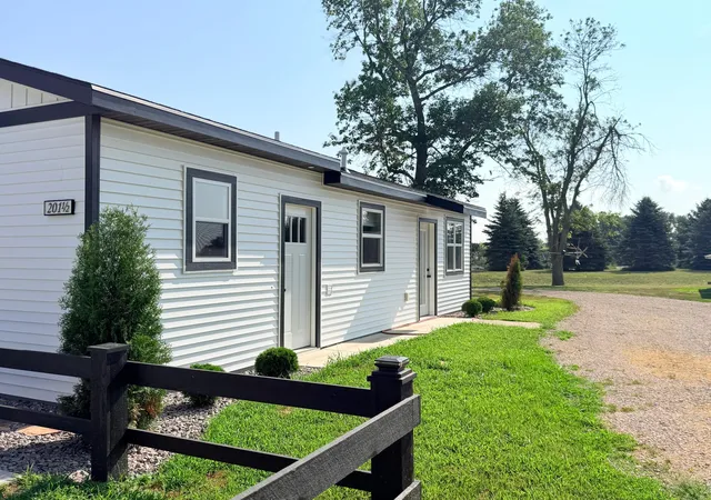 2nd image of 201 1/2 10th Ave Se, Pipestone, MN 56164 | MLS# 7036364