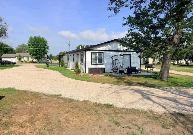 Photo 3 of Single family home for sale at 201 1/2 10th Ave SE, Pipestone, MN 56164 | MLS# 7036364 | Listing updated on 2026-07-21