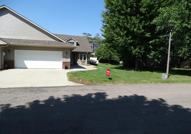 Photo 1 of Single family home for sale at 124 Bluebird Ln, Clearwater, MN 55320 | MLS# 7036382 | Listing updated on 2026-08-29
