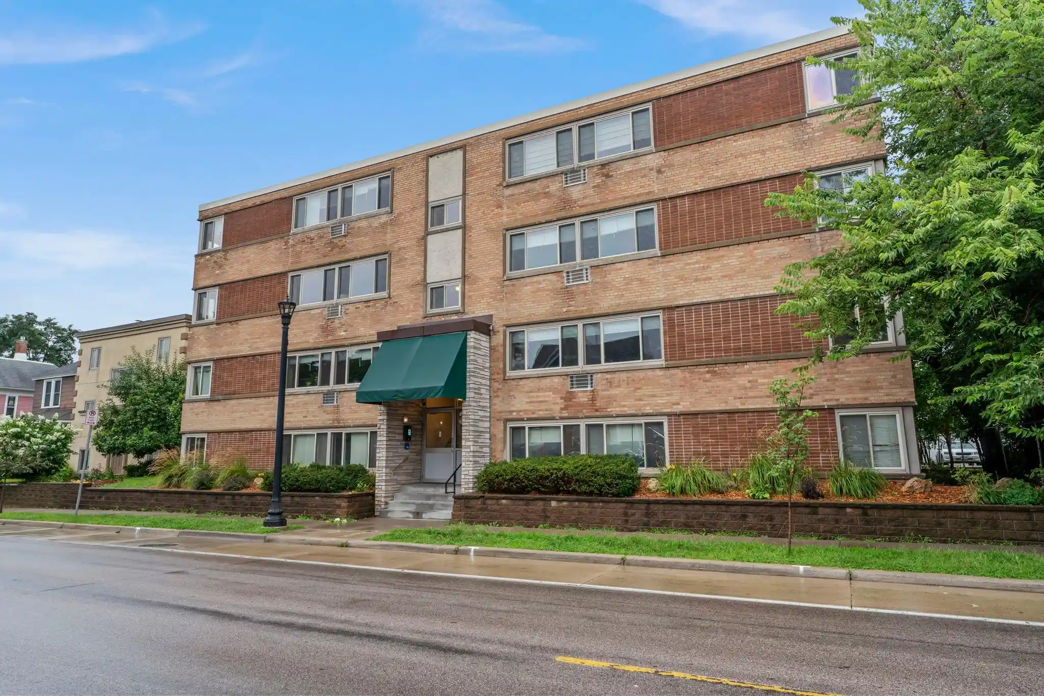 Listing Photo 2 - Condo for sale in 3120 Hennepin Ave located at 3120 Hennepin Ave, Minneapolis, MN 55408 - Unit #106