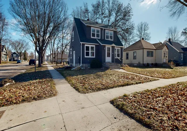 Photo 2 of Single family home for sale at 601 7th Street Sw, Willmar, MN 56201 | MLS# 7036422 | Listing updated on 2026-10-01