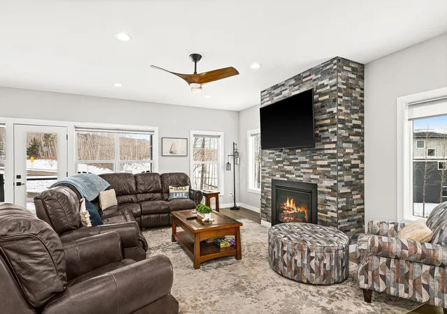 2nd image of 121 Kayak View Ct, Duluth, MN 55808 | MLS# 7036615