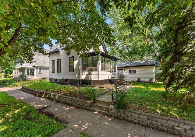 1st image of 1467 Charles Ave, Saint Paul, MN 55104 | MLS# 7036647