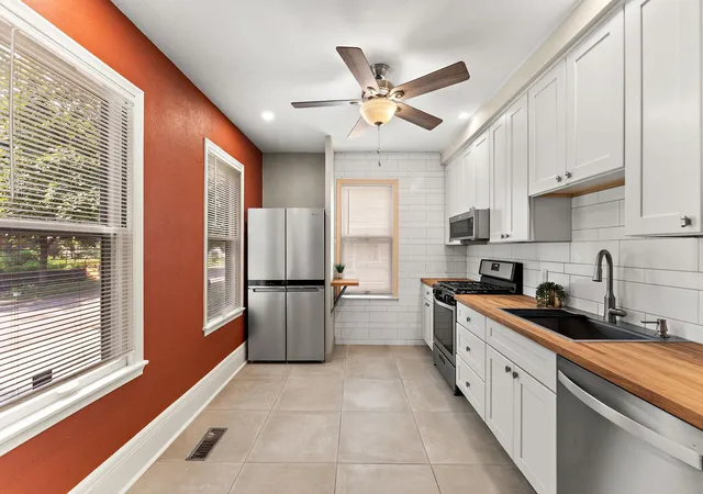 2nd image of 1467 Charles Ave, Saint Paul, MN 55104 | MLS# 7036647
