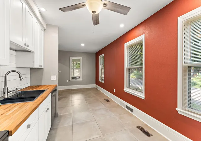4th image of 1467 Charles Ave, Saint Paul, MN 55104 | MLS# 7036647