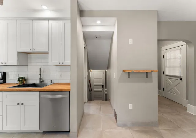 5th image of 1467 Charles Ave, Saint Paul, MN 55104 | MLS# 7036647