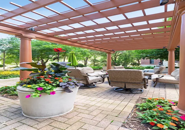 2nd image of 500 E Grant St, Minneapolis, MN 55404