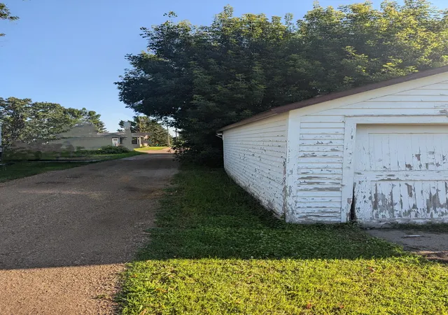 2nd image of 412 Langer Ave S, Casselton, ND 58012 | MLS# 7037047