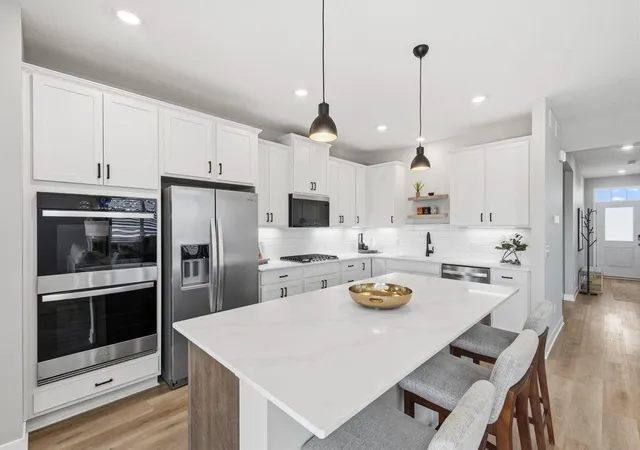 1st image of 1960 Zumbro Ave, Shakopee, MN 55379 | MLS# 7037137