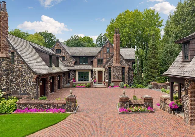 Photo 3 of Mansion for sale at 230 Salem Church Rd, Saint Paul, MN 55118 | MLS# 7037243 | Listing updated on 2026-10-06