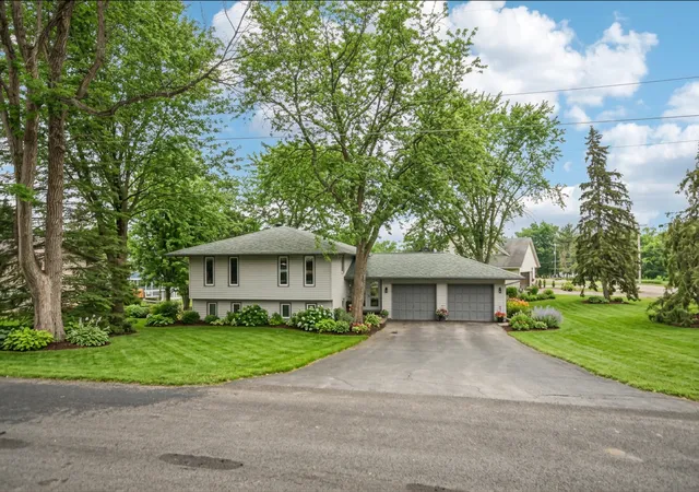 Photo 2 of Single family home for sale at 3250 Williams Ln, Mound, MN 55364 | MLS# 7037331 | Listing updated on 2026-07-21