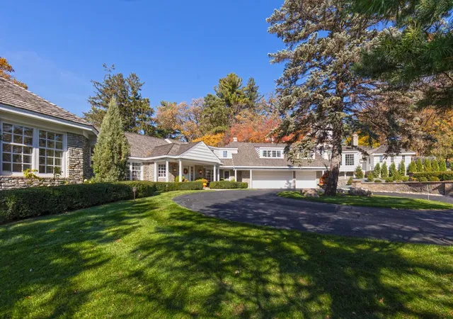 1st image of 11228 Willowood Ave, Eden Prairie, MN 55344 | MLS# 7037766