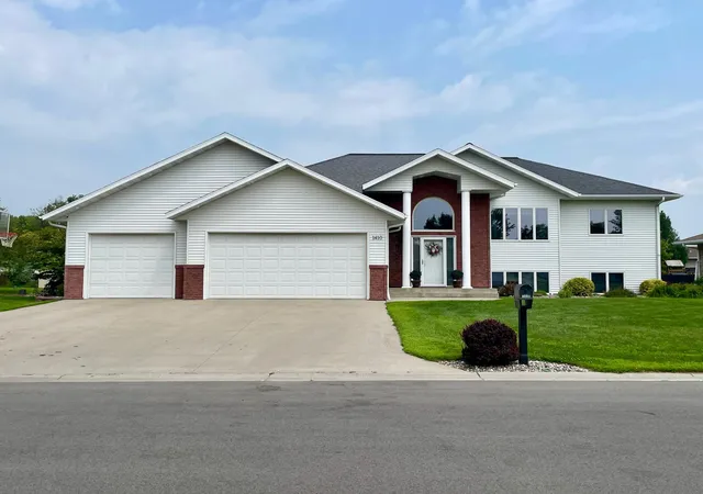 Photo 1 of Single family home for sale at 1410 Mendenhall Ave, Breckenridge, MN 56520 | MLS# 7037813 | Listing updated on 2026-09-21